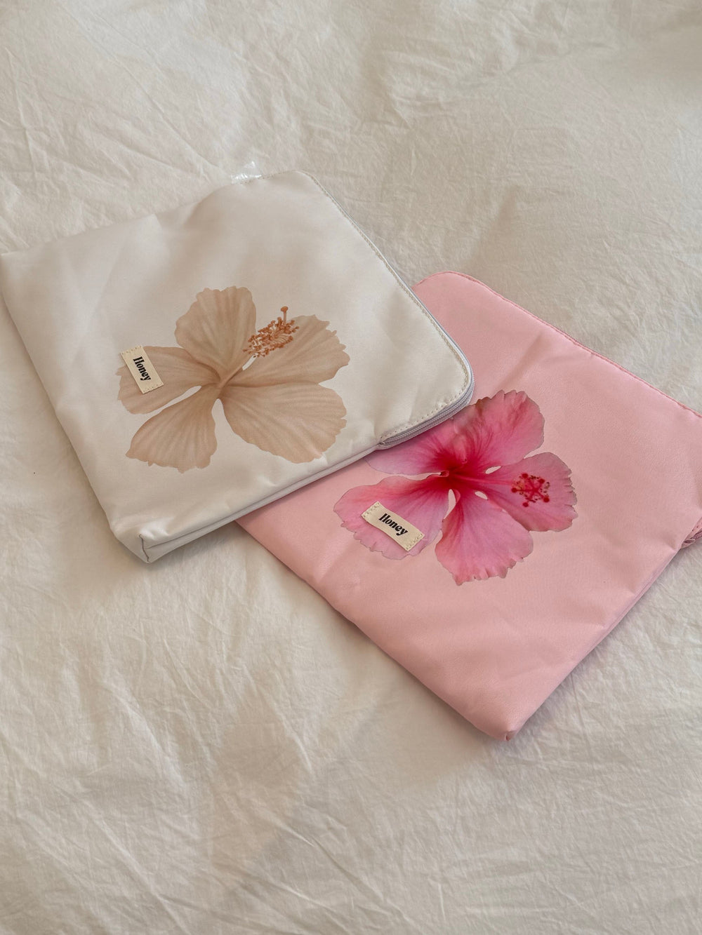 Honey computer sleeve – White with beige flower
