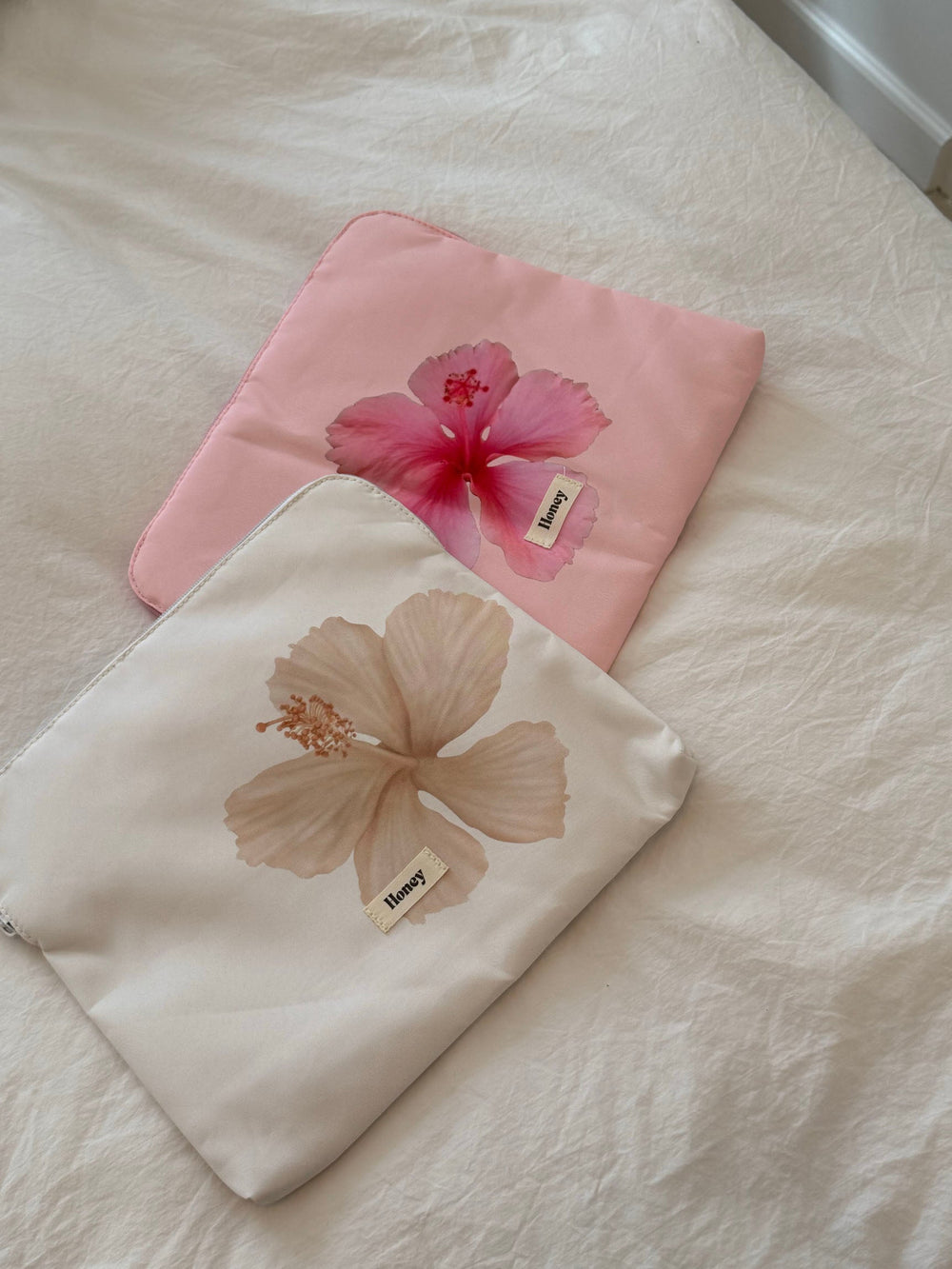 Honey computer sleeve – White with beige flower