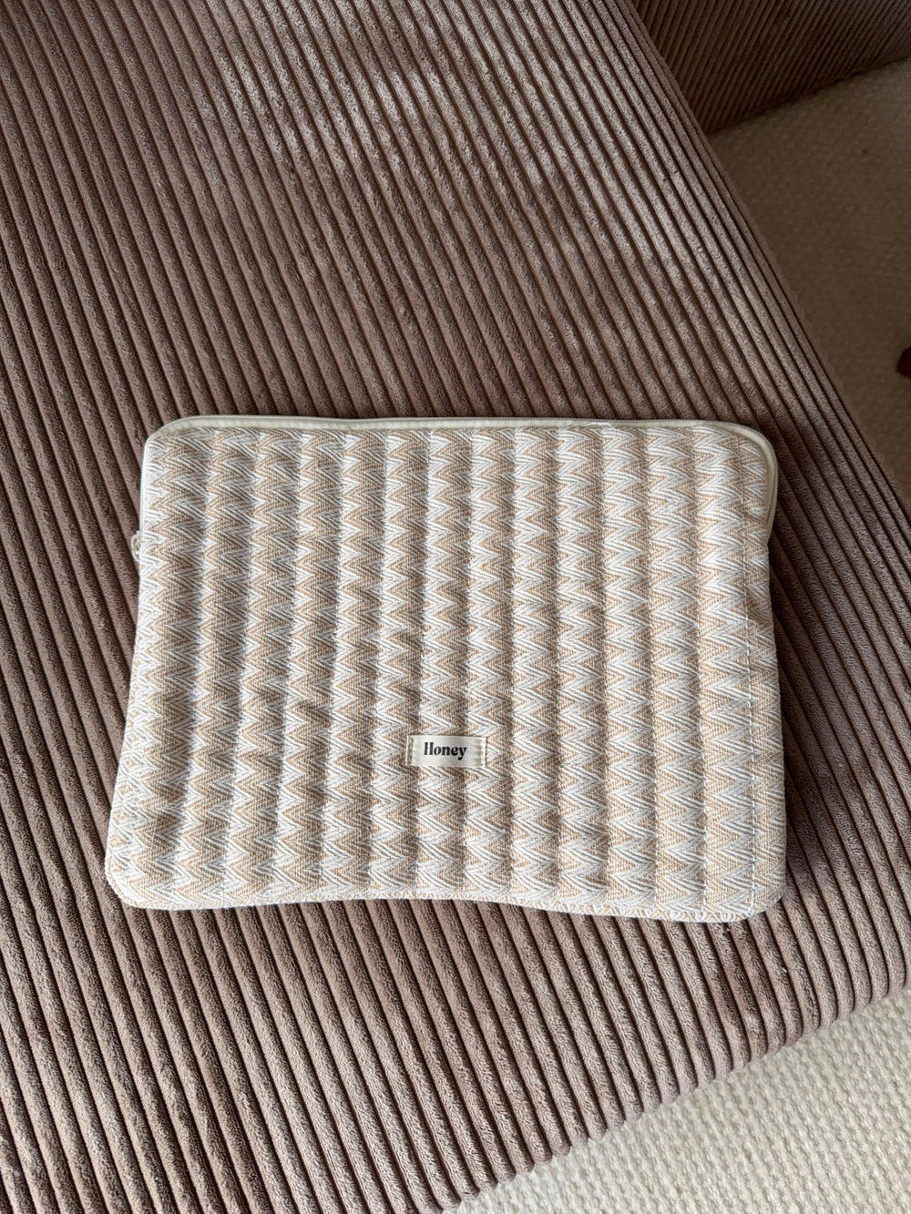 Honey computer sleeve with pattern - Beige