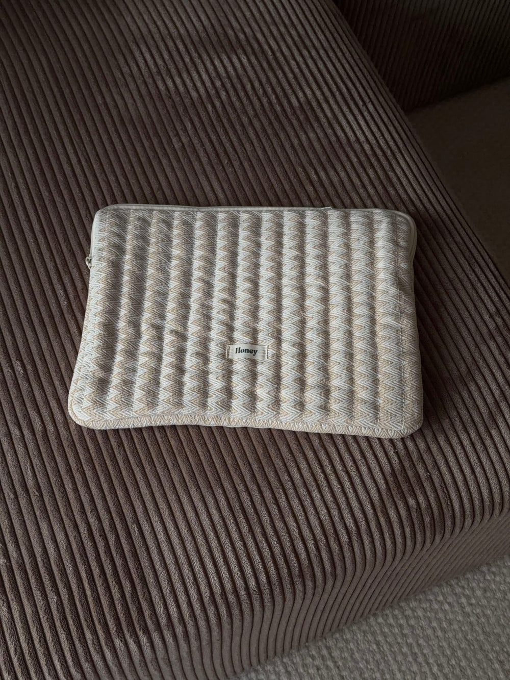 Honey computer sleeve with pattern - Beige