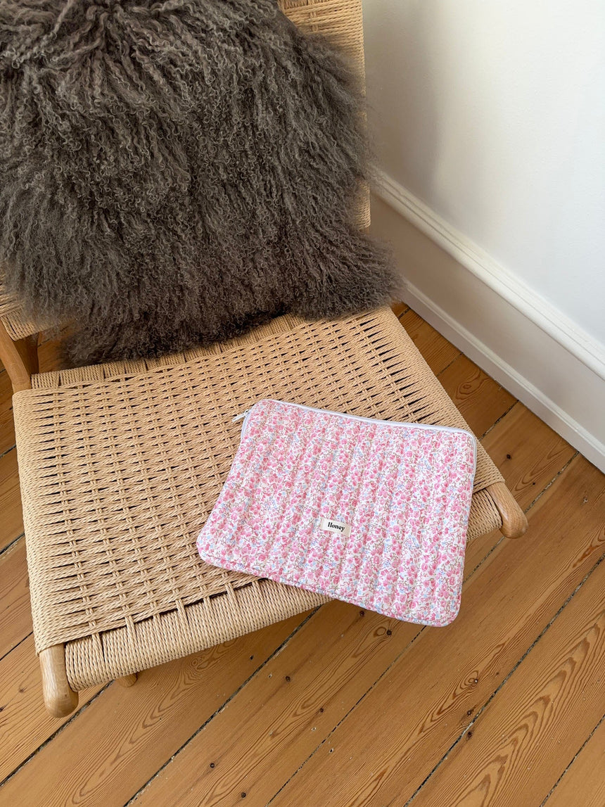 Honey computer sleeve - White with pink/blue flowers