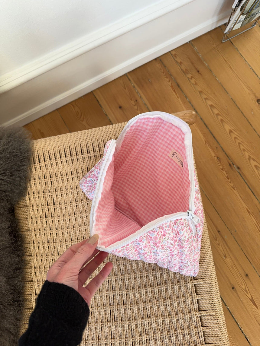 Honey computer sleeve - White with pink/blue flowers