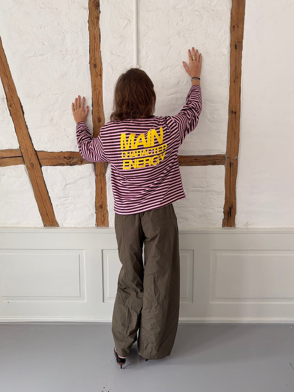 "Main character energy" blouse with stripes - Pink/brown/yellow