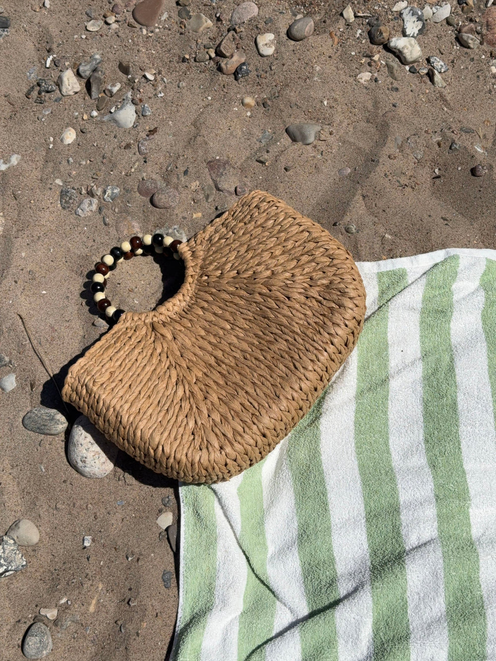 Trissino woven bag with beaded handle – Beige/black