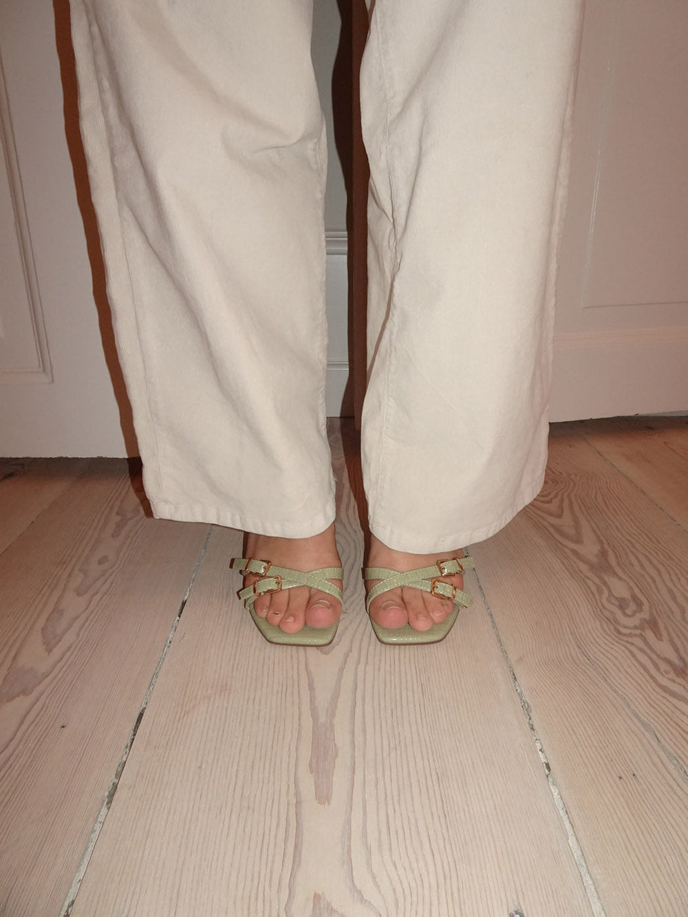 Katianna heels with buckle details – Pastel Green