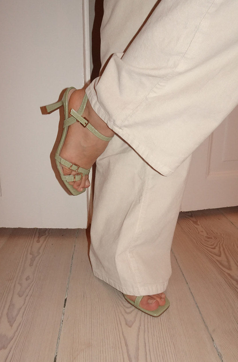 Katianna heels with buckle details – Pastel Green