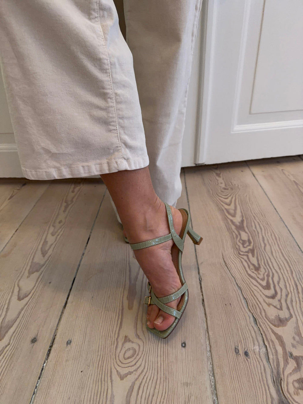 Katianna heels with buckle details – Pastel Green