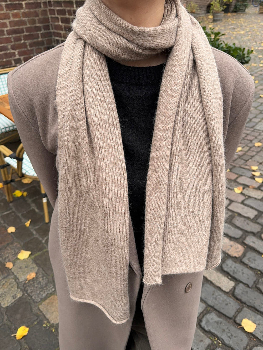 Kehlani knitted scarf - Light brown
