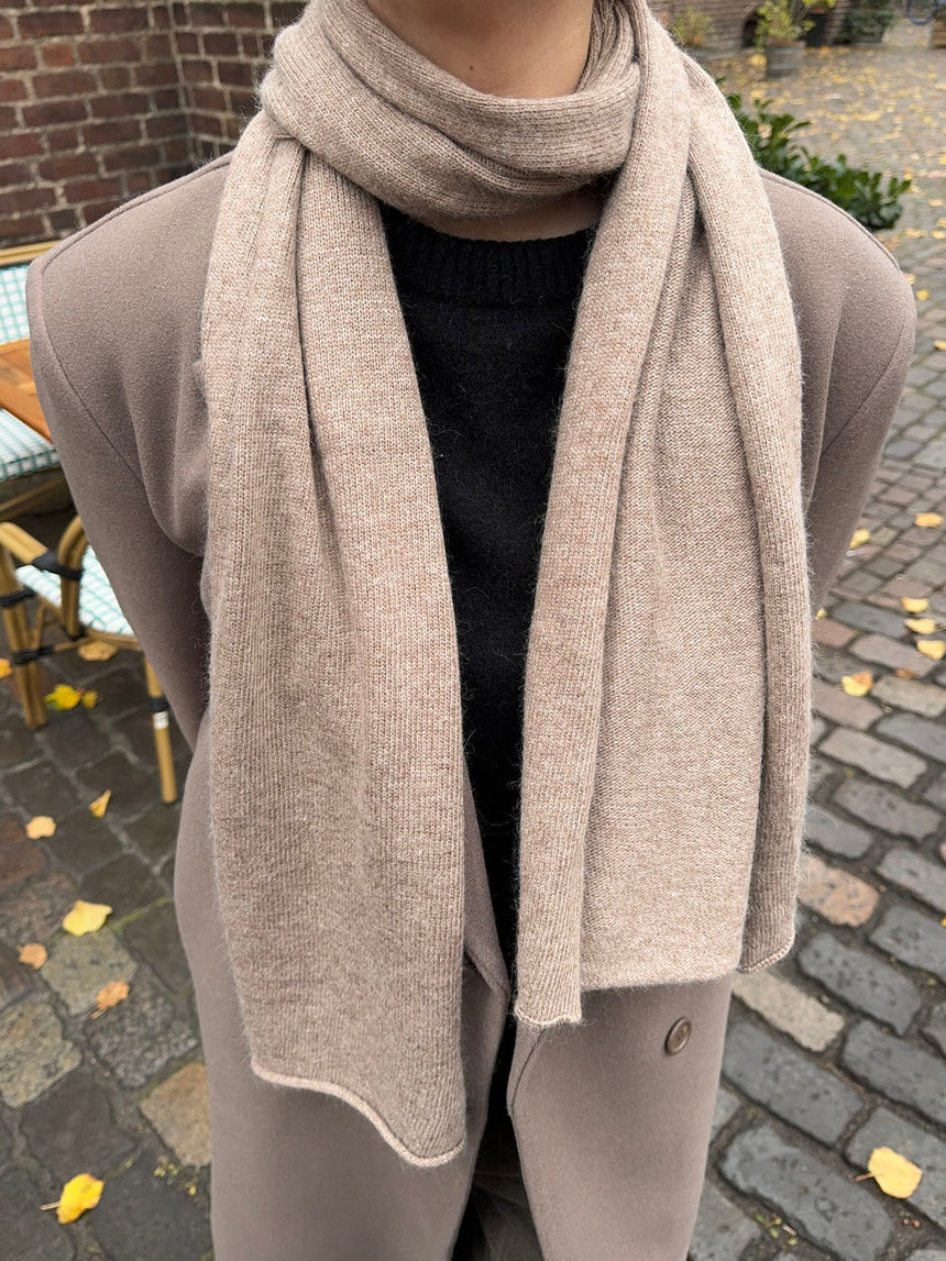 Kehlani knitted scarf - Light brown
