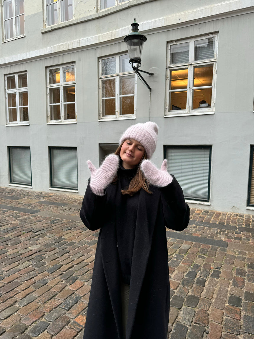 Fluffy beanie - Light pink