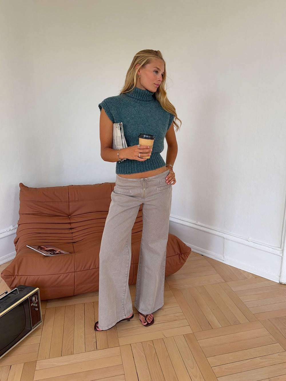Gerda jeans with details – Taupe