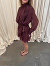 Tommeline polka dotted dress with tie – Burgundy
