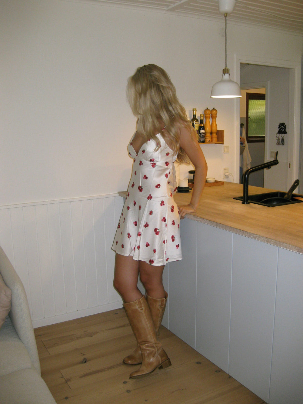 Elodia satin dress with floral print – White/red