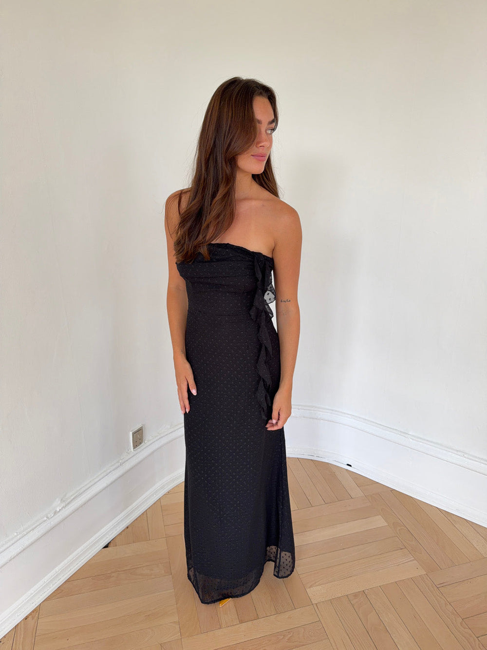 Svera shimmer dress with ruffle detail - Black