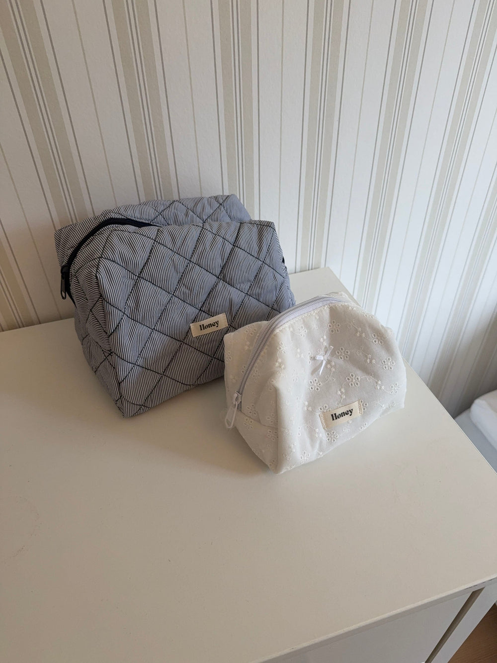 Honey small toiletry bag – White
