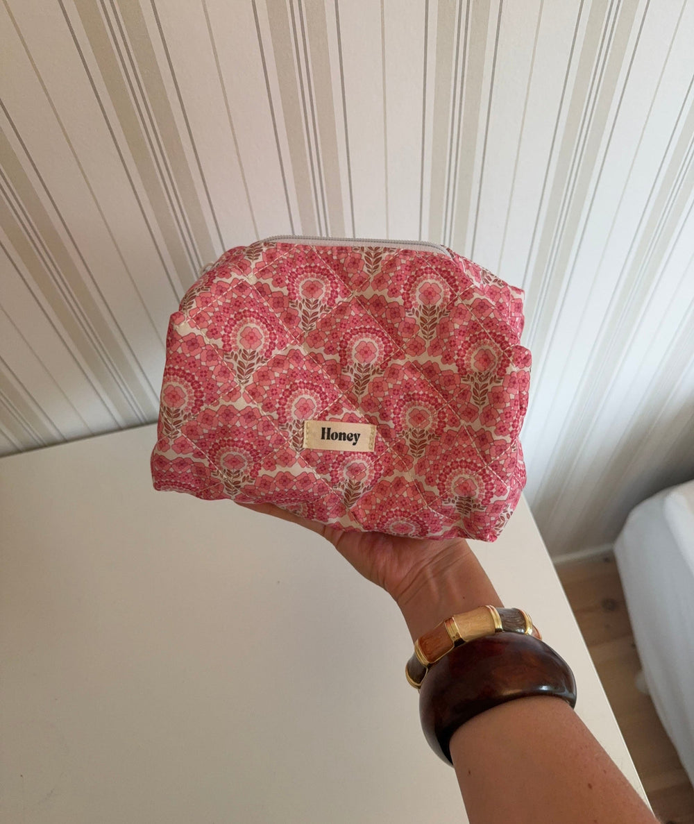 Honey small toiletry bag – Pink with print