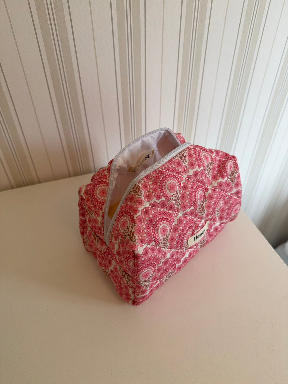 Honey small toiletry bag – Pink with print