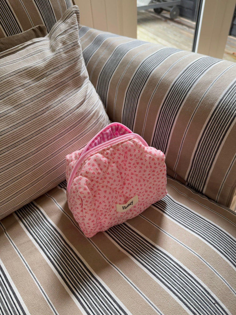 Honey small toiletry bag – Pink with small flowers