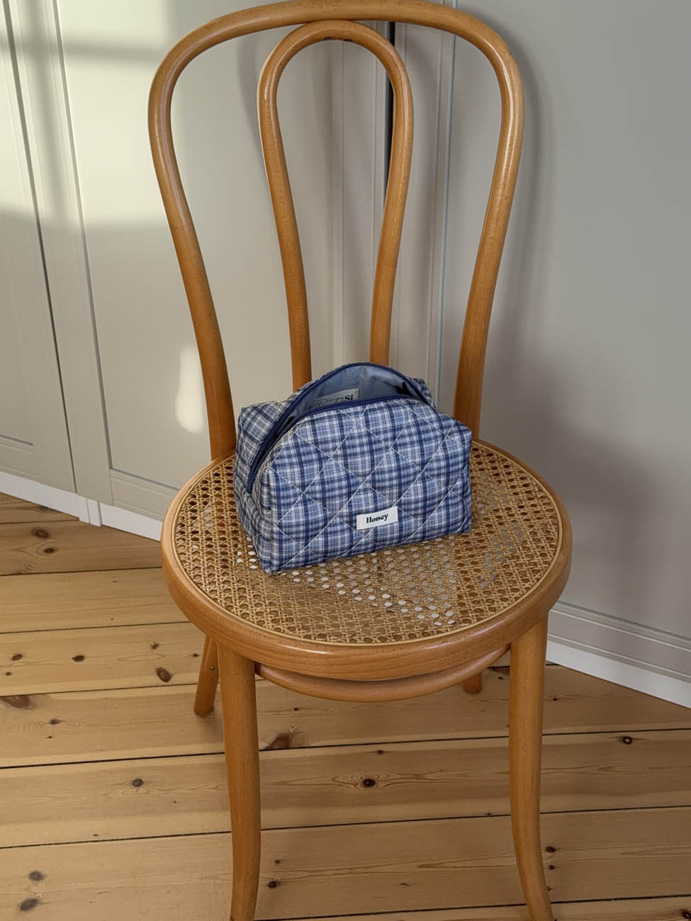 Honey small toiletry bag with checks – Blue