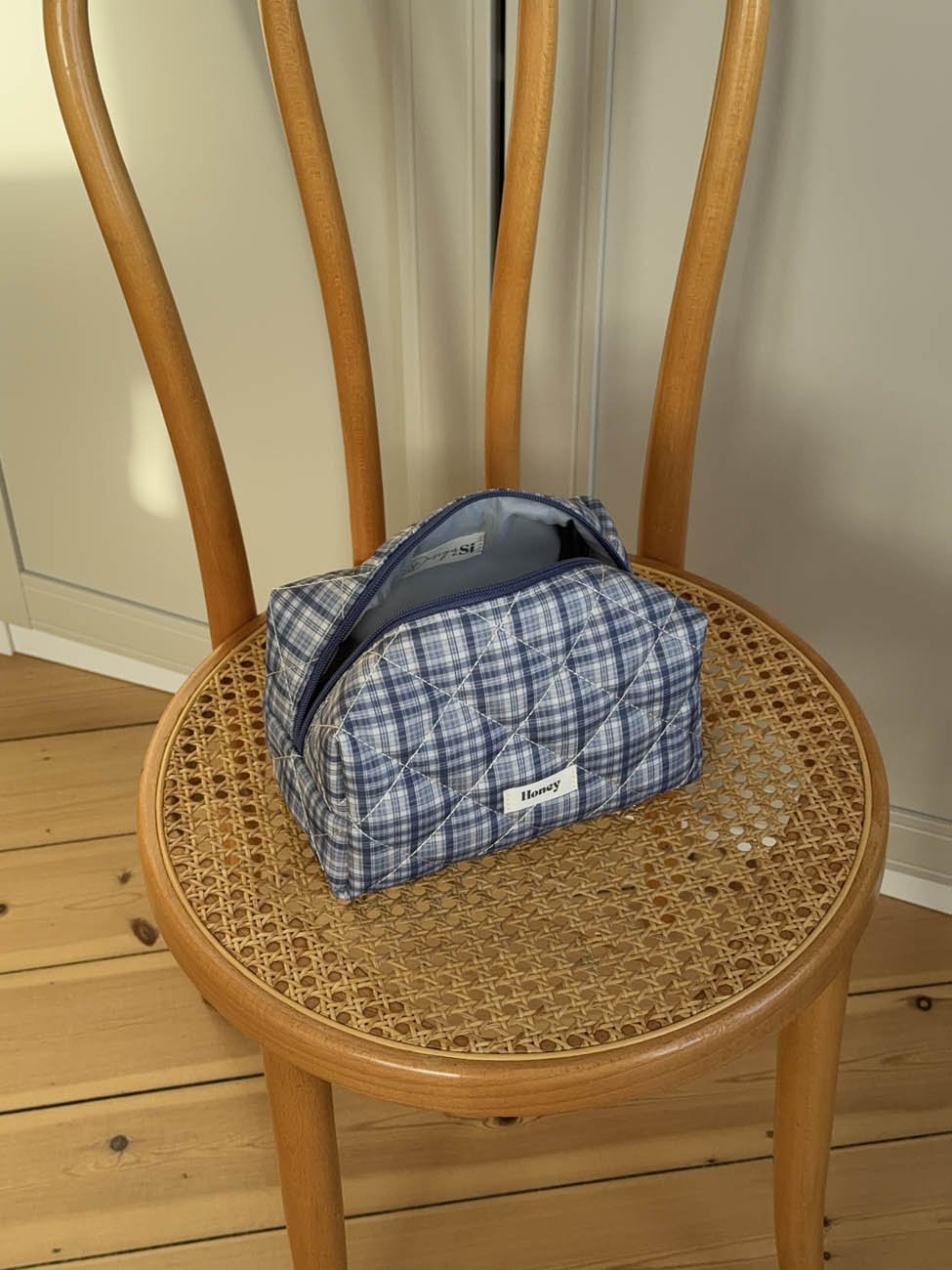 Honey small toiletry bag with checks – Blue