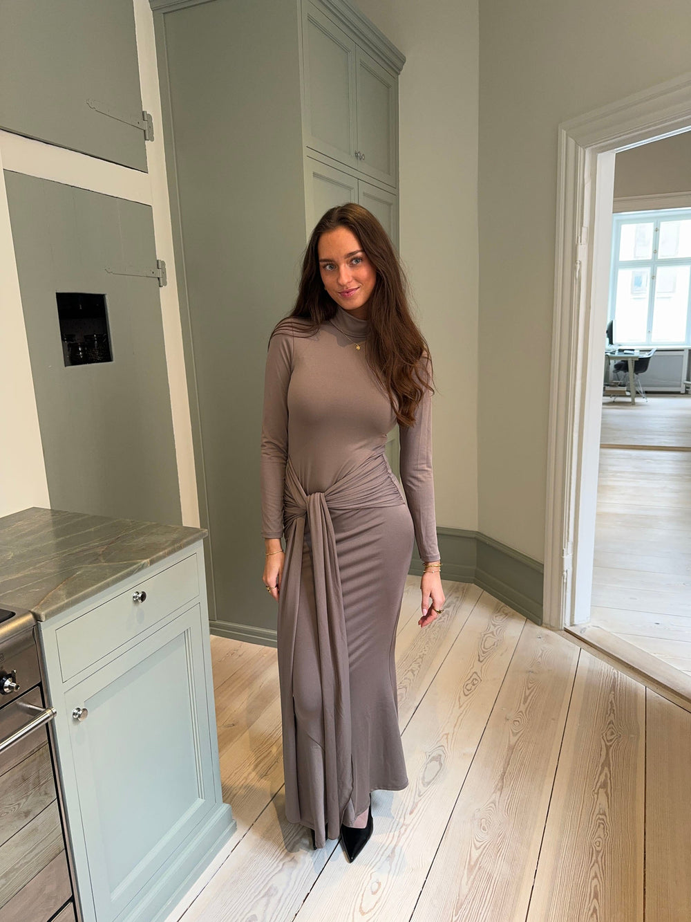Silia maxi dress with ties - Taupe
