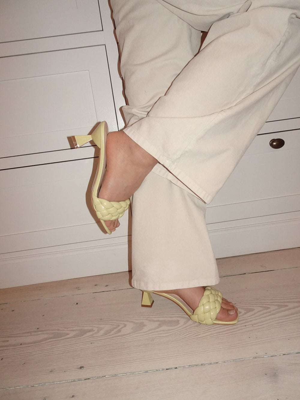 Yasmin woven mules – Light Yellow