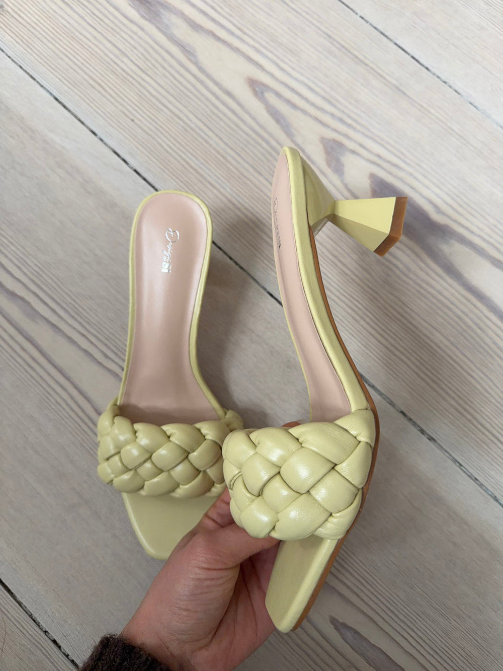 Yasmin woven mules – Light Yellow