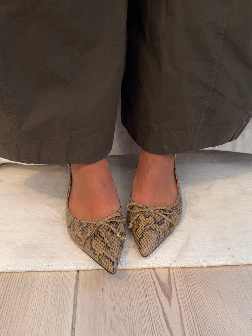Mojsa mules with snake print – Beige