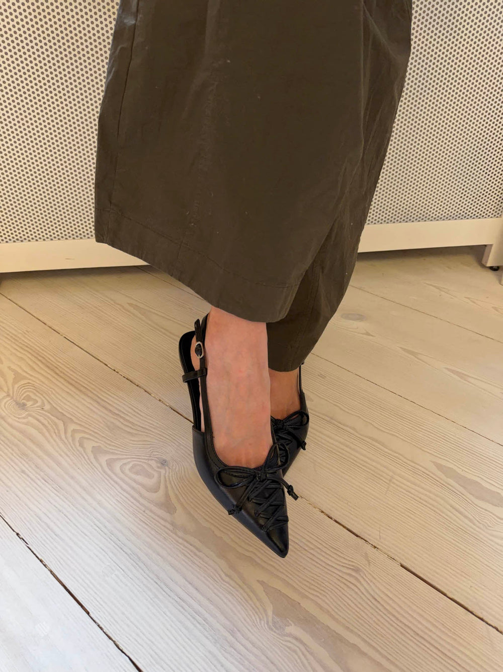 Sola mules with bow – Black