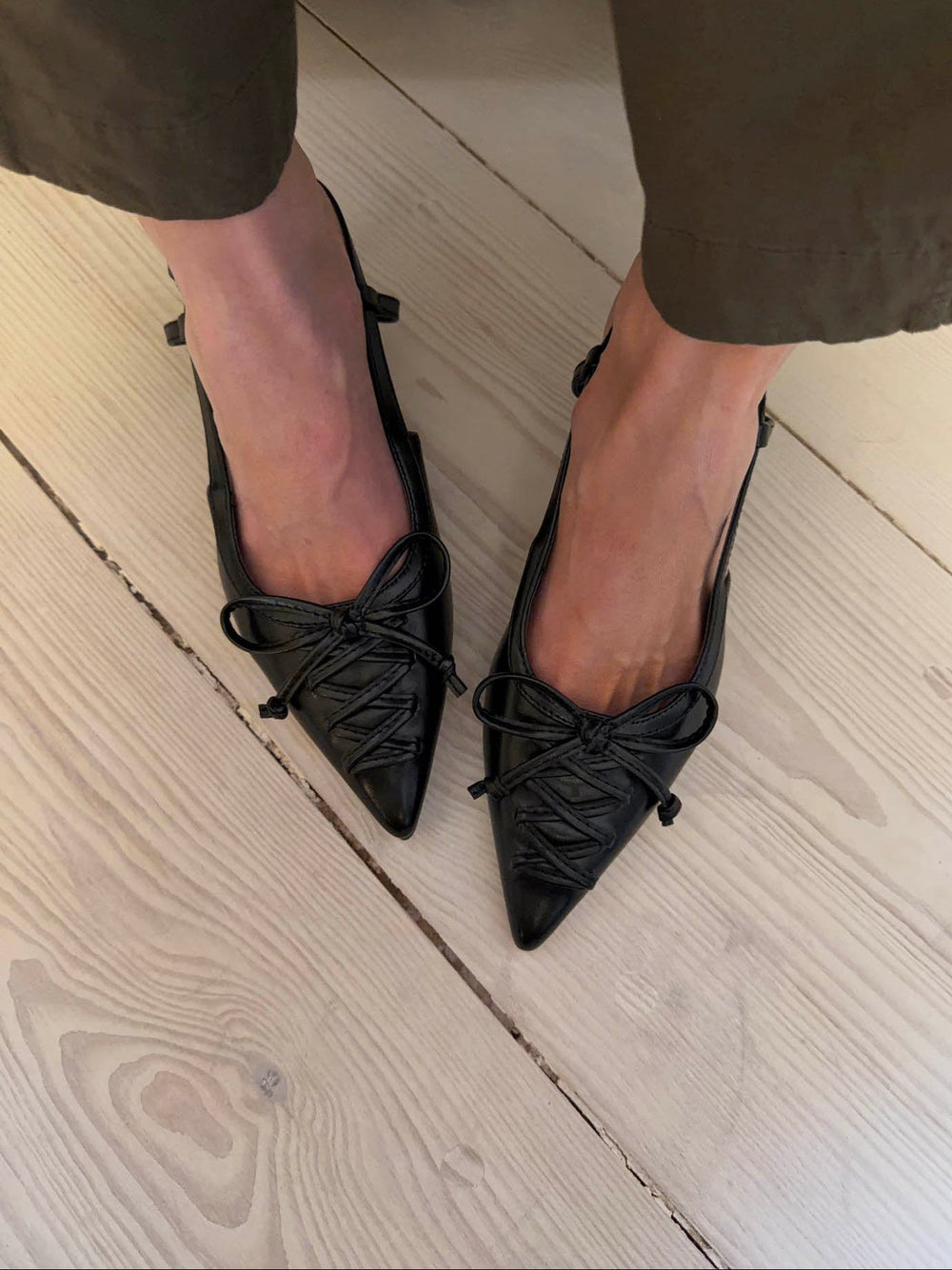 Sola mules with bow – Black
