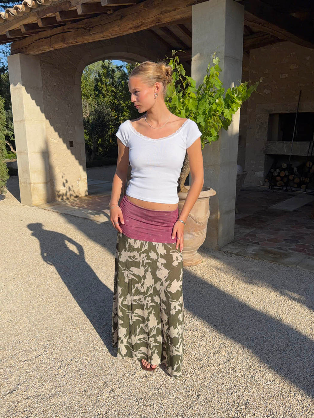 Florina skirt with pattern and pleats – Khaki/White/Purple