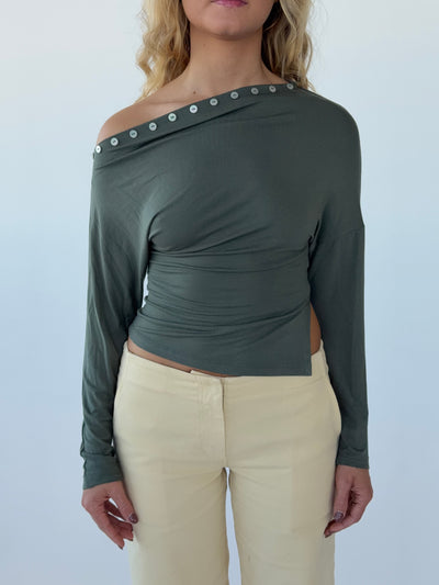 Off- and one shoulder blouses