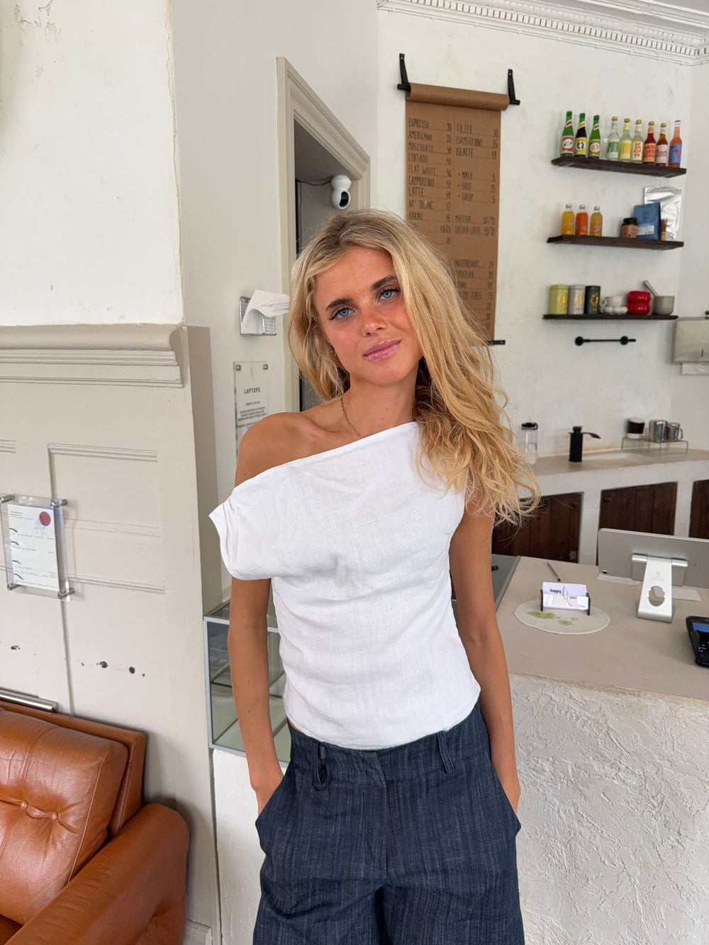Tiril one shoulder in linen - White