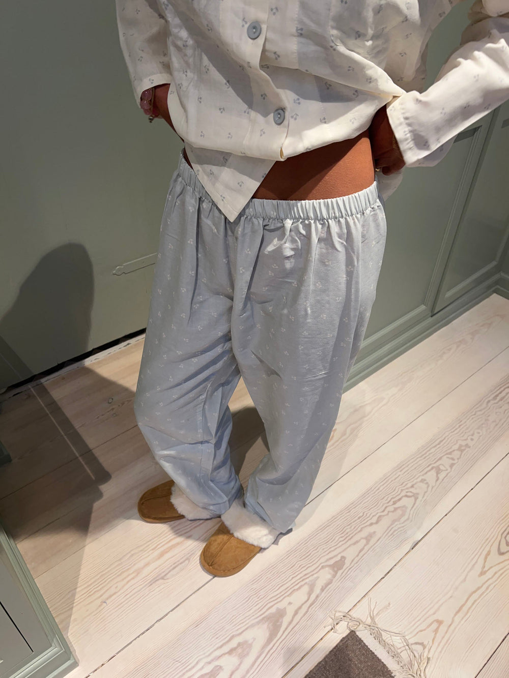 Kallie pyjamas set with cherries - White/Blue