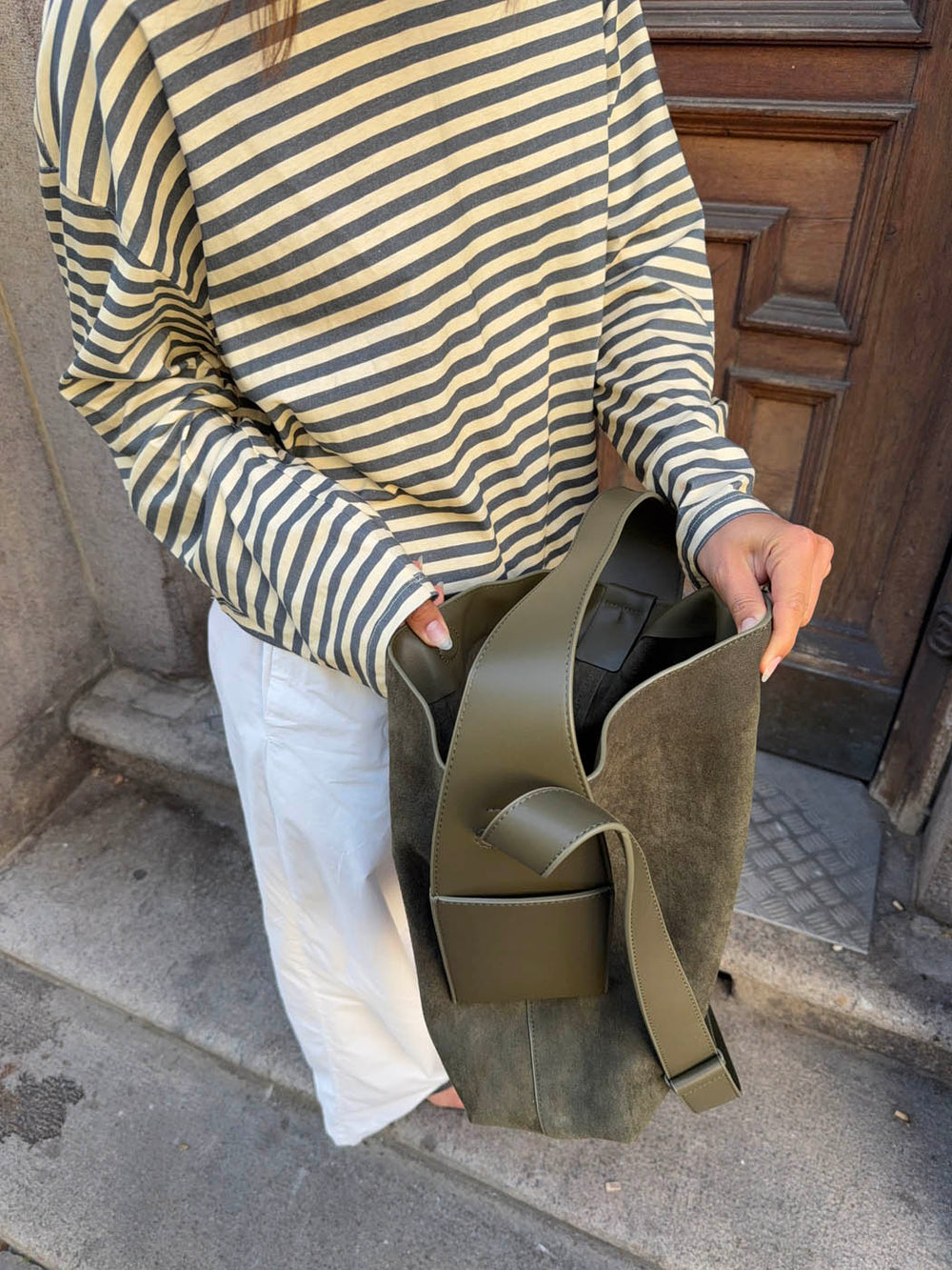 Sile suede shoulder bag with side pockets - Khaki