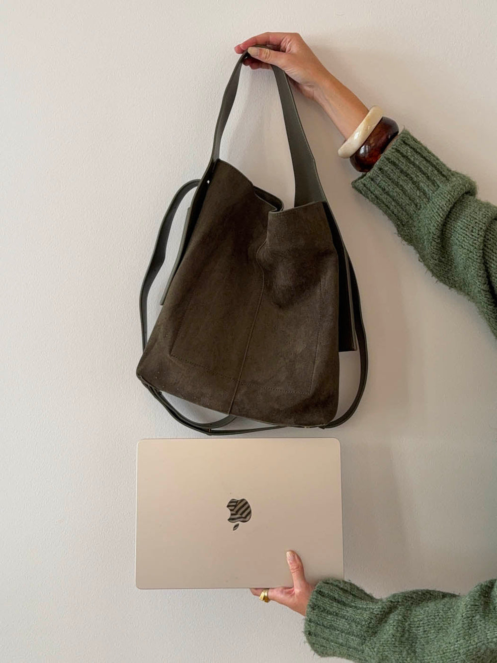 Sile suede shoulder bag with side pockets - Khaki