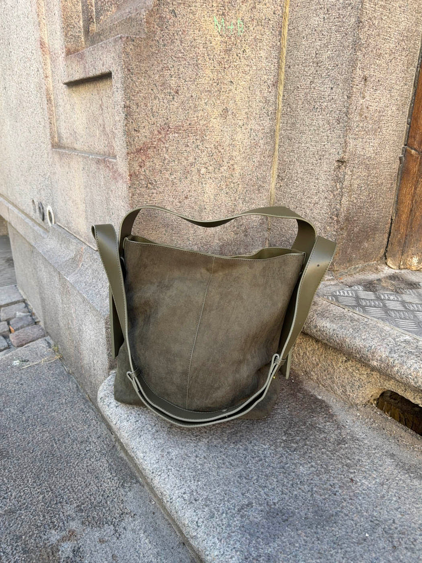 Sile suede shoulder bag with side pockets - Khaki