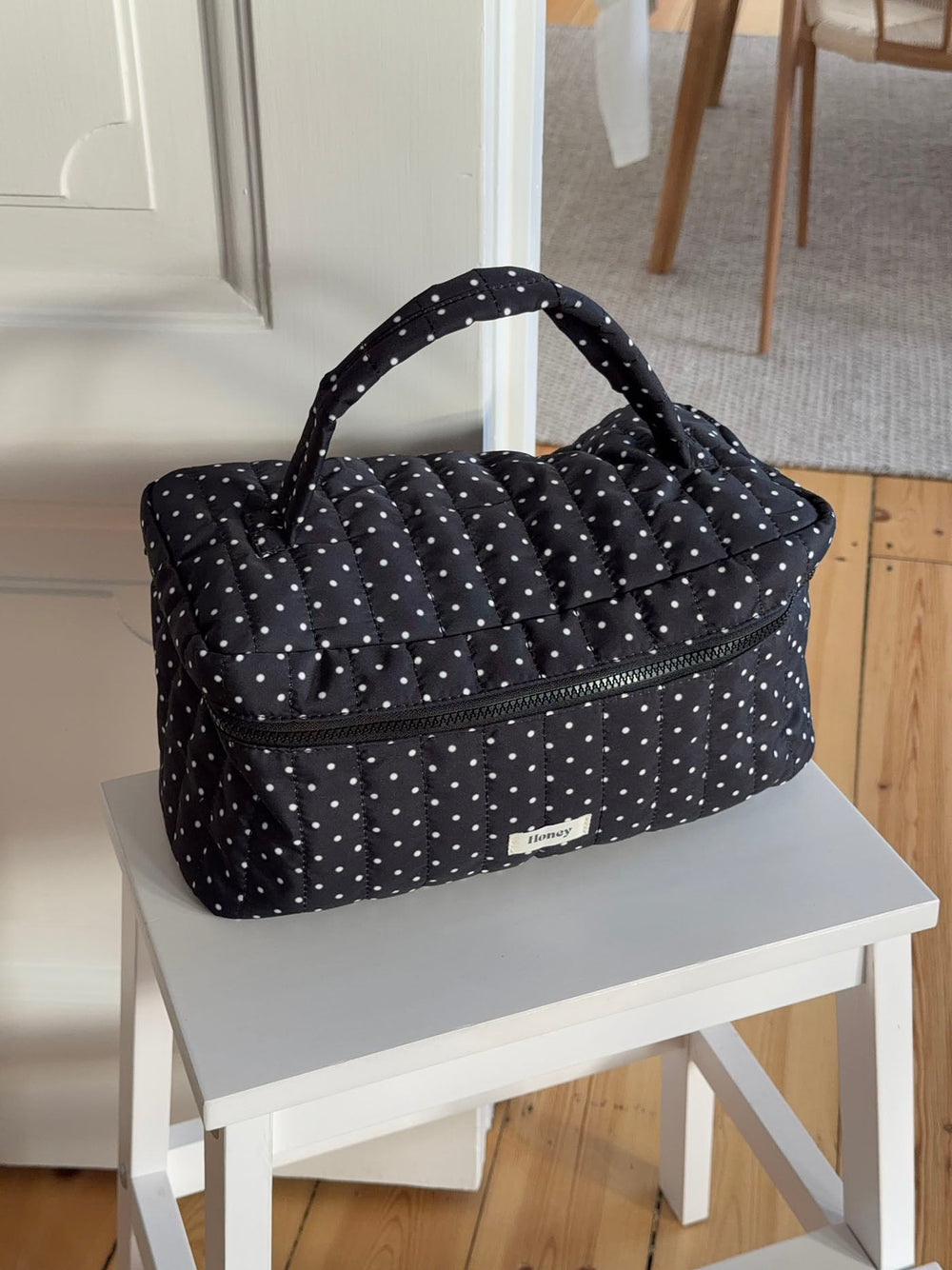 Honey large polka dotted toiletry bag with handle – Black/white