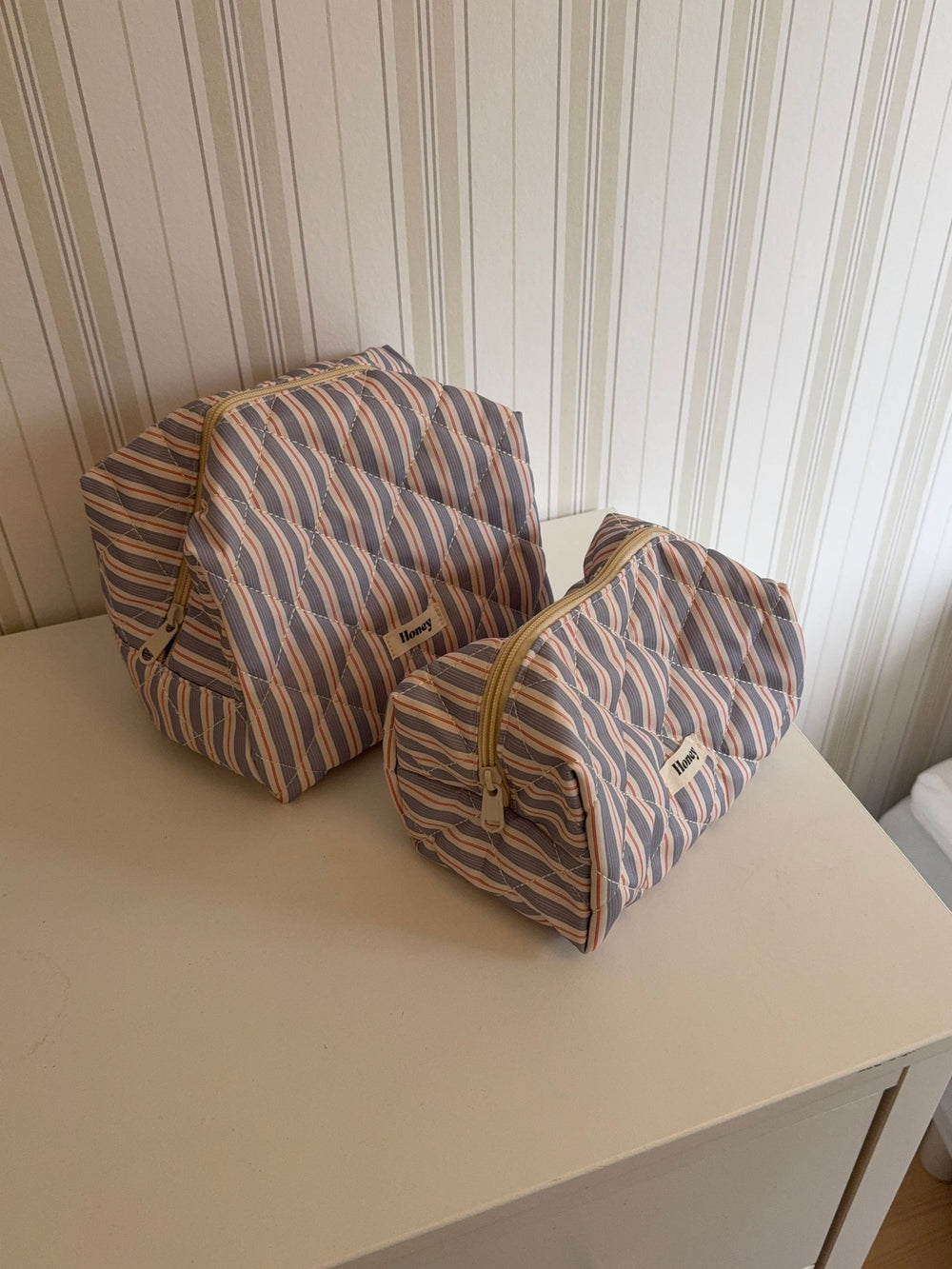 Honey large toiletry bag – Light blue stripes