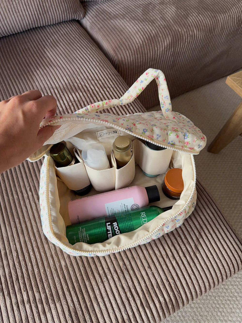 Honey large toiletry bag with handle – White with flowers