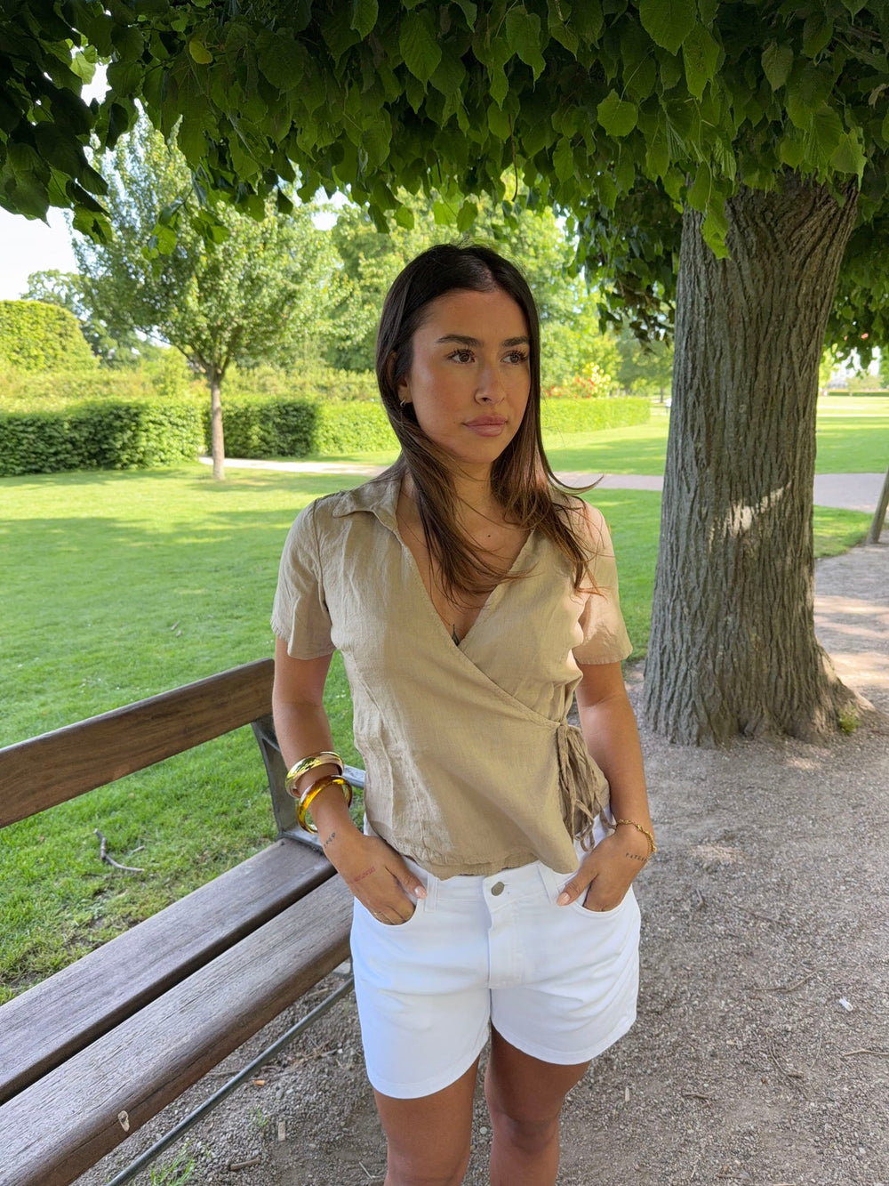 Silviana blouse with tie detail – Beige