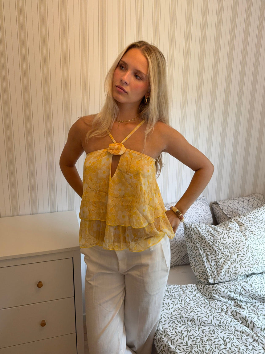 Albertia top with flower – Yellow/white