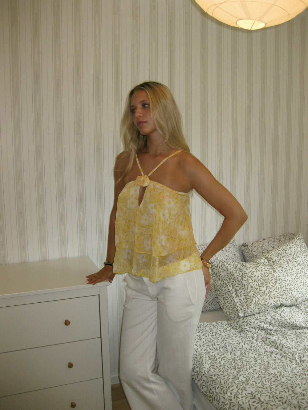 Albertia top with flower – Yellow/white