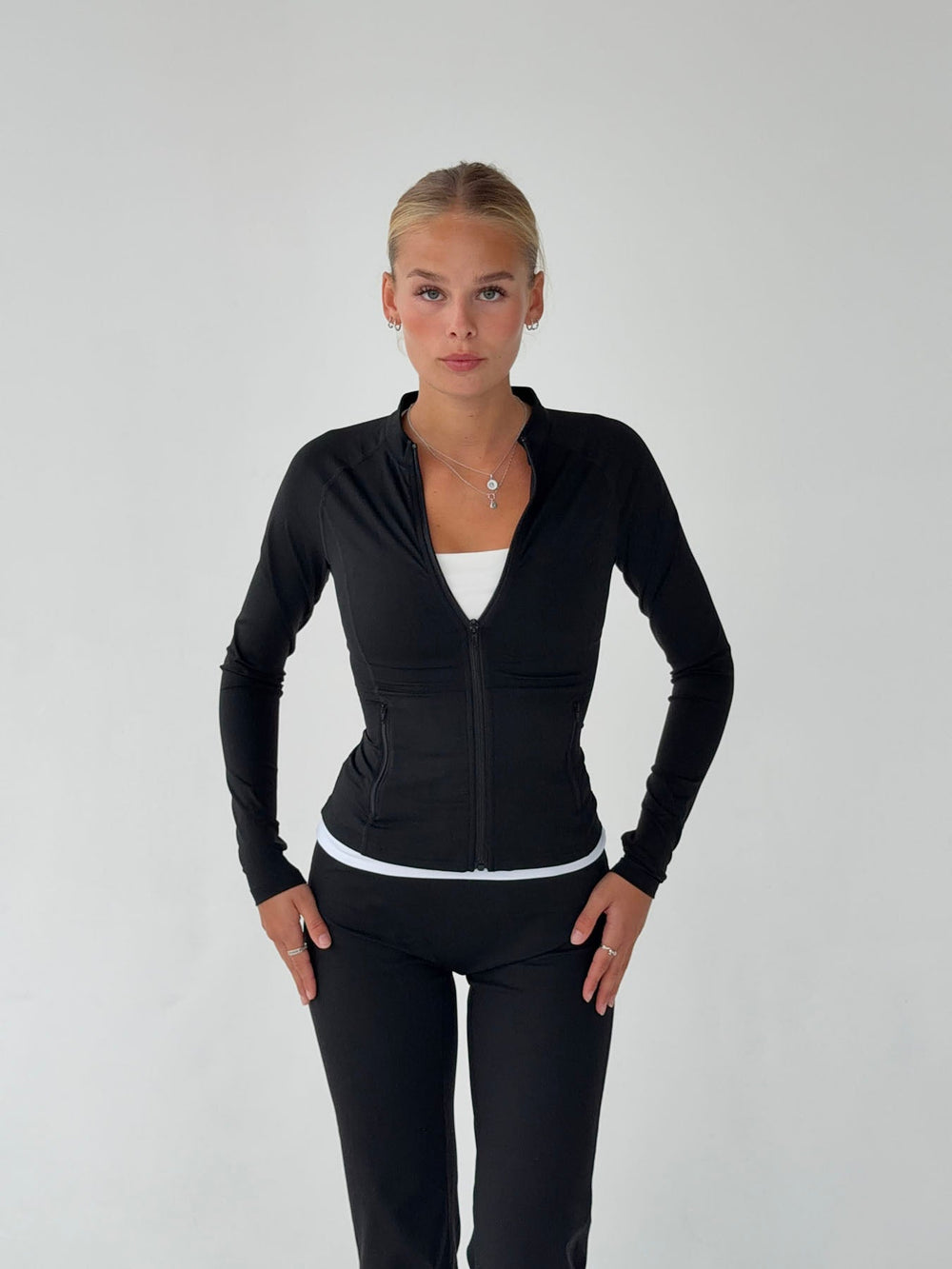 Essential zip up jacket - Jet black