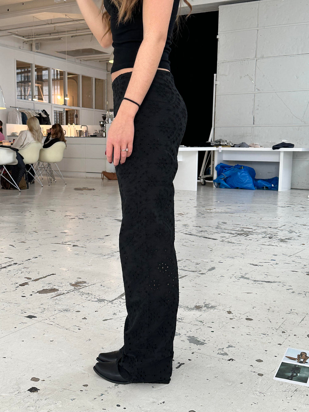 Lilia pants in broderie anglaise - Black