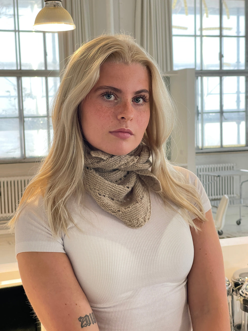 Gabi triangle scarf - Beige